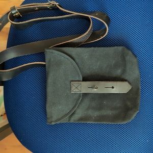 Peg and Awl Small Hunter Crossbody